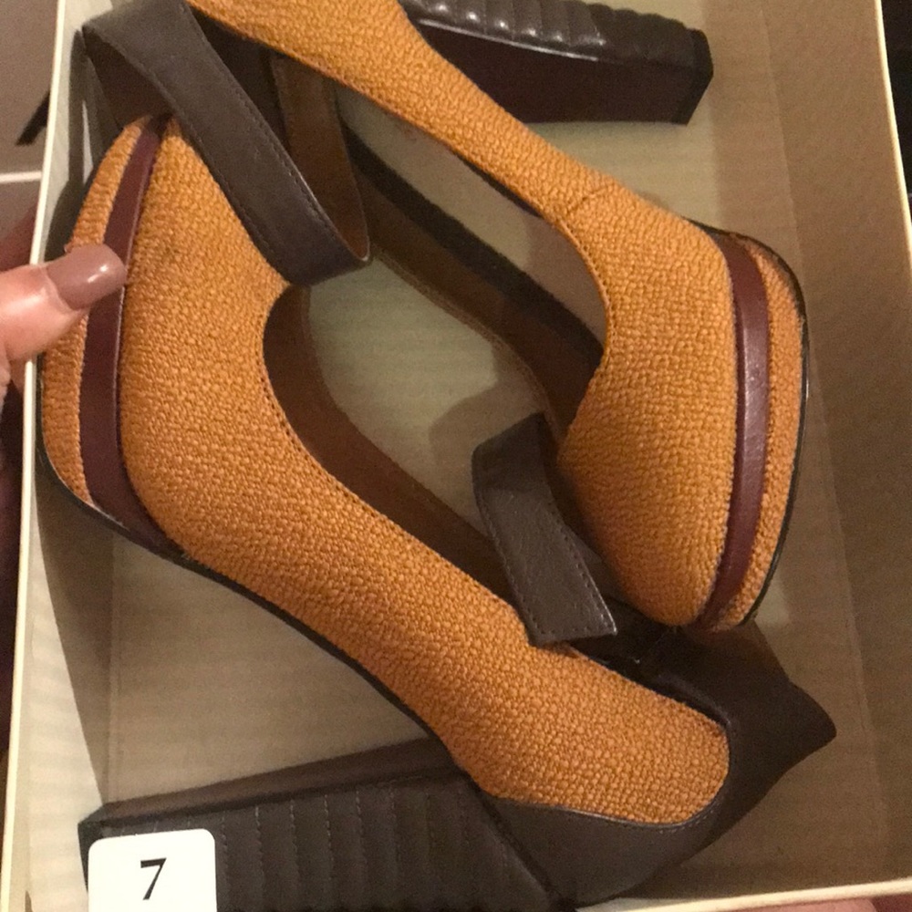 COPY - Ankle strap thick heel pumps
